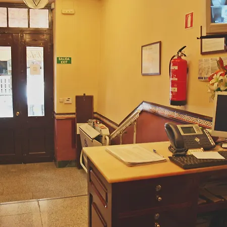 Sara By Gaiarooms Гостьовий будинок Саламанка